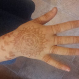Henna Tattoo auf Hand